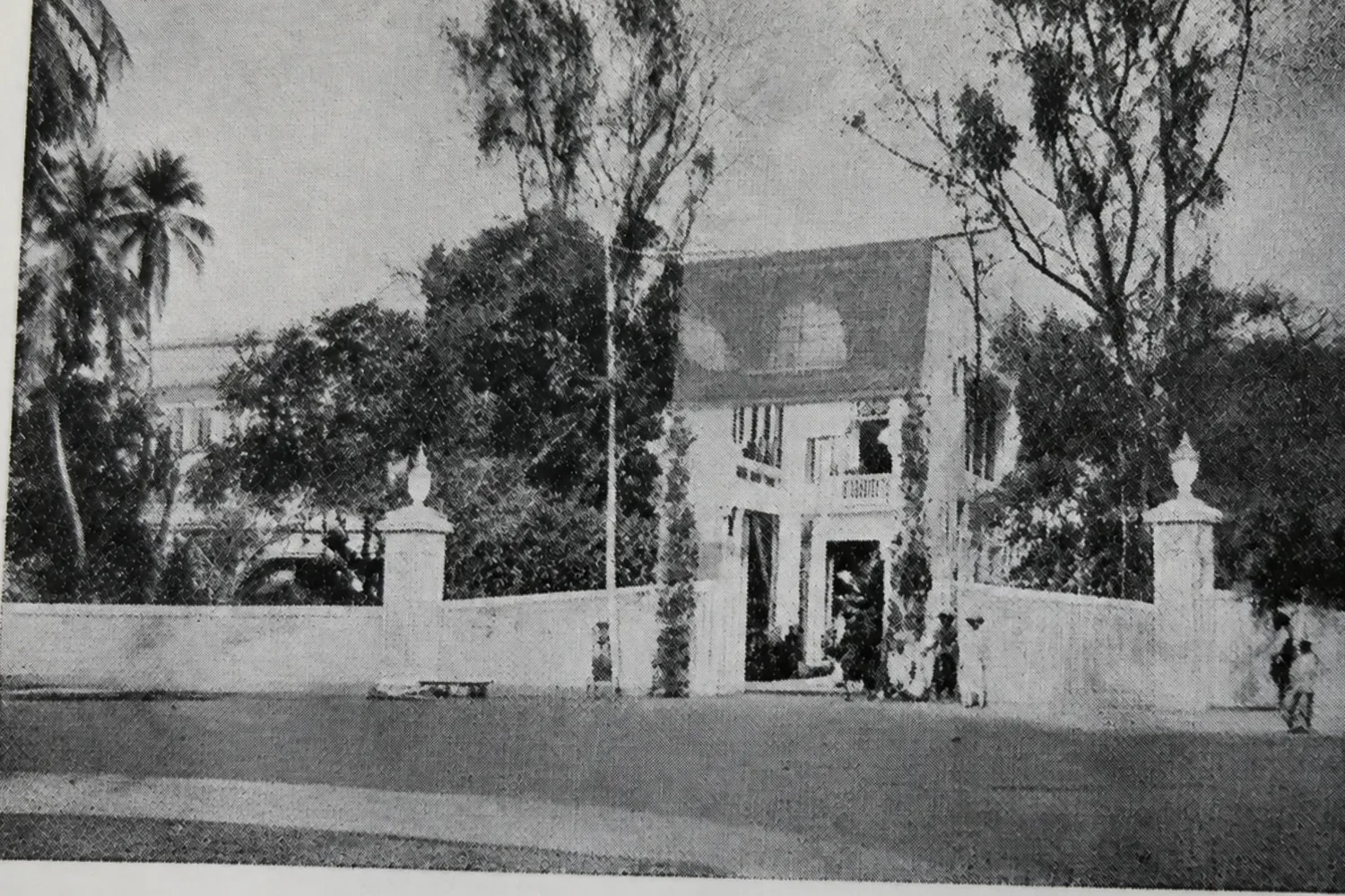 Nana Chowk Bungalow: Archival Tardeo Residence Vs. Ai Historical Revival - 1850s Archival Plate